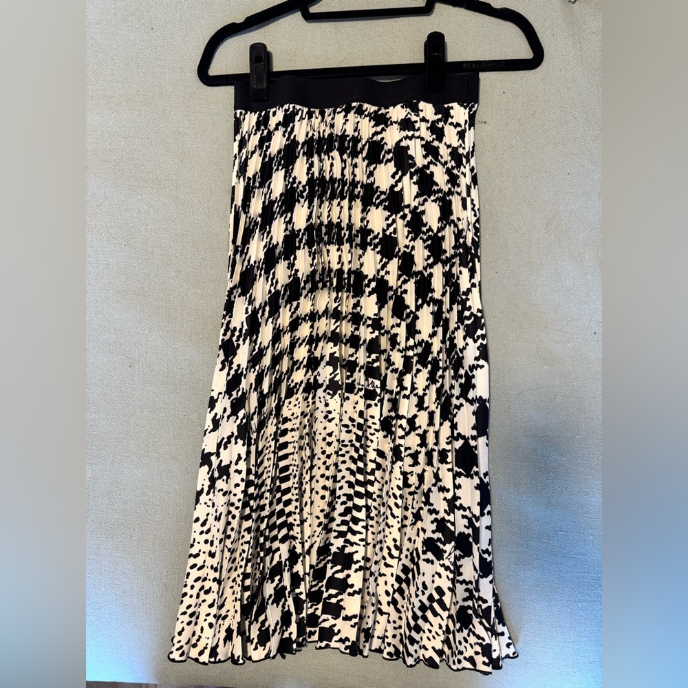 H&M Monochrome Patterned Midi Skirt